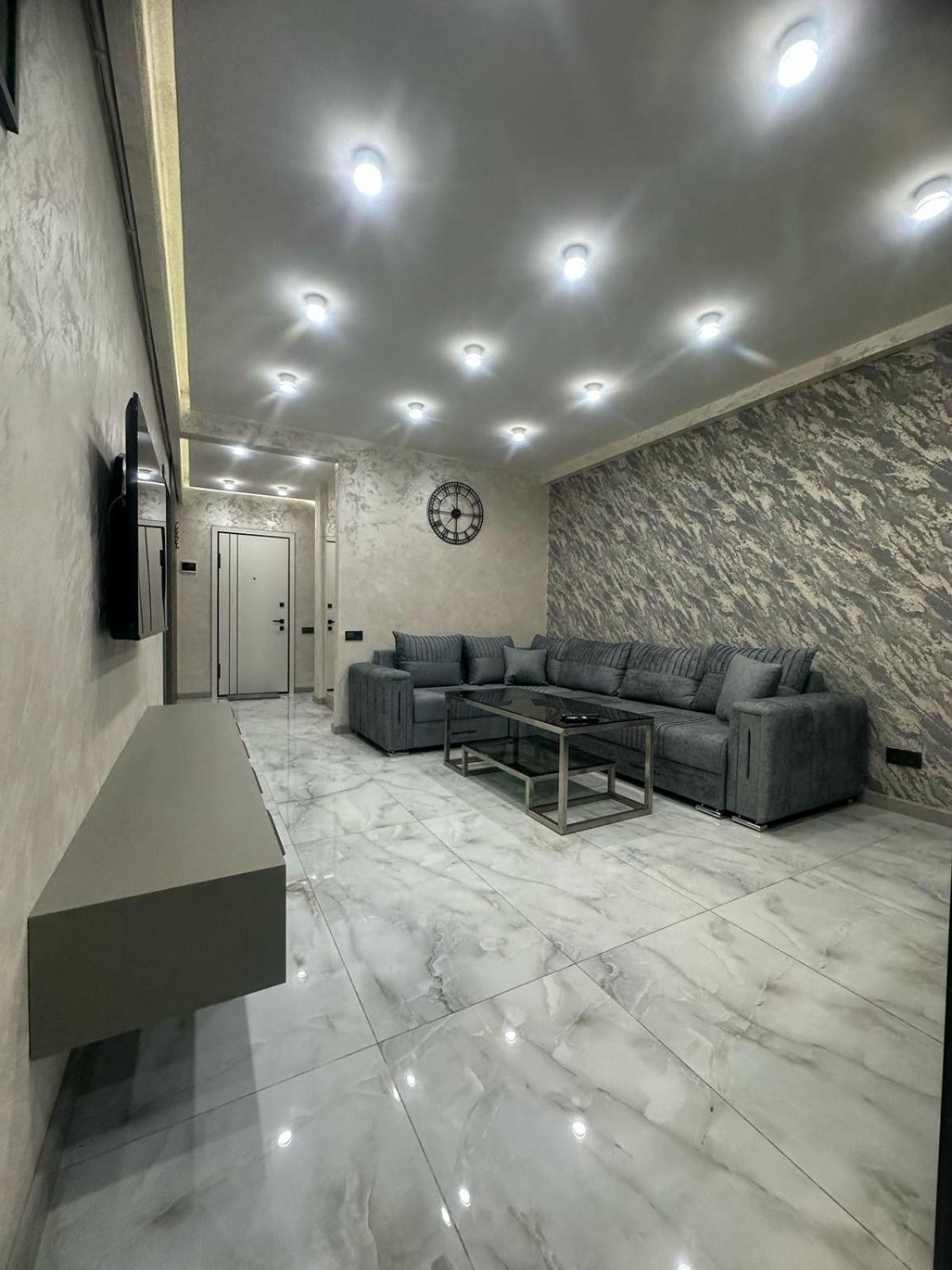 Luxuary Spacious 1Bedroom Apt,Centre 耶烈万 外观 照片