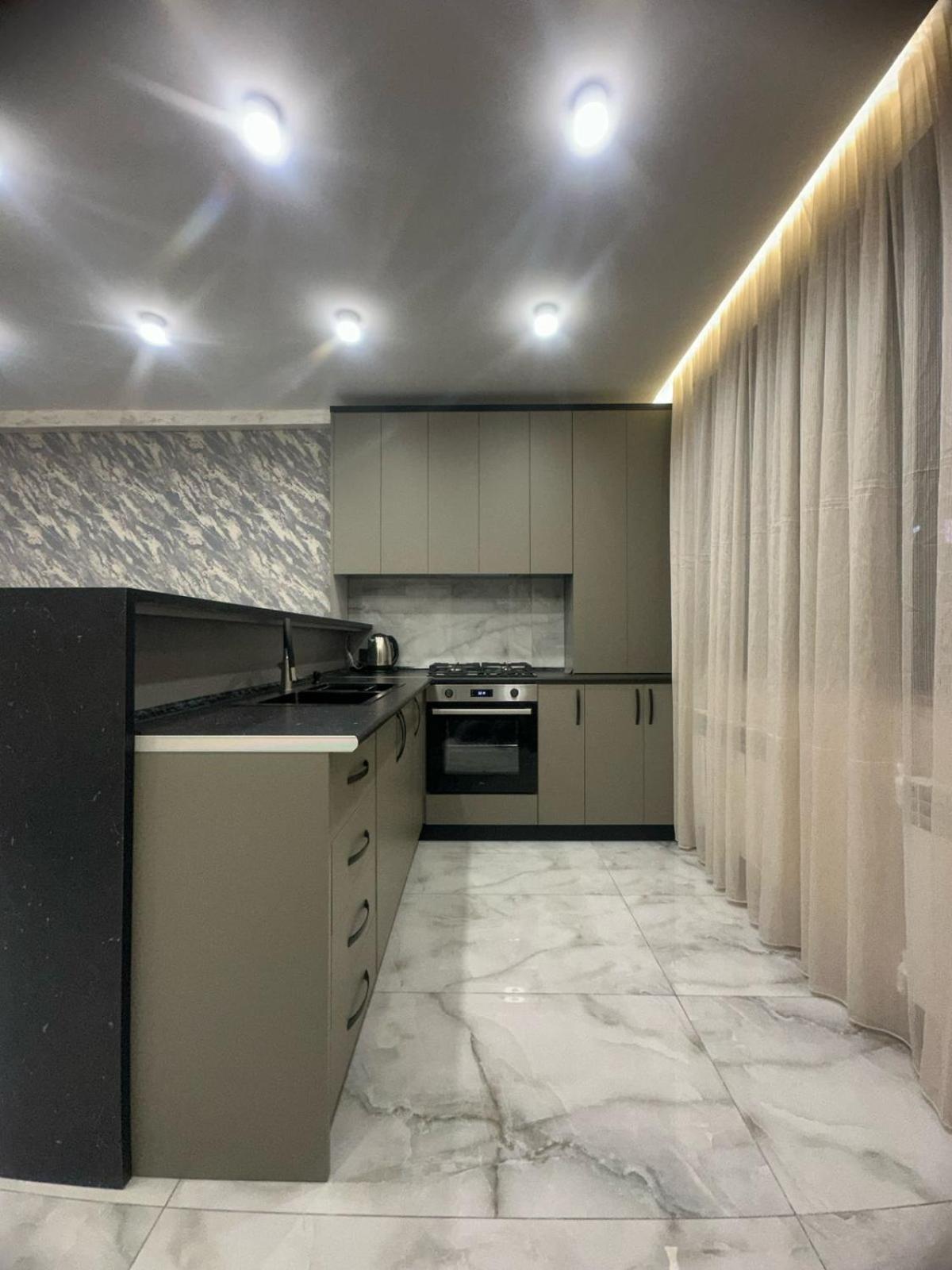 Luxuary Spacious 1Bedroom Apt,Centre 耶烈万 外观 照片